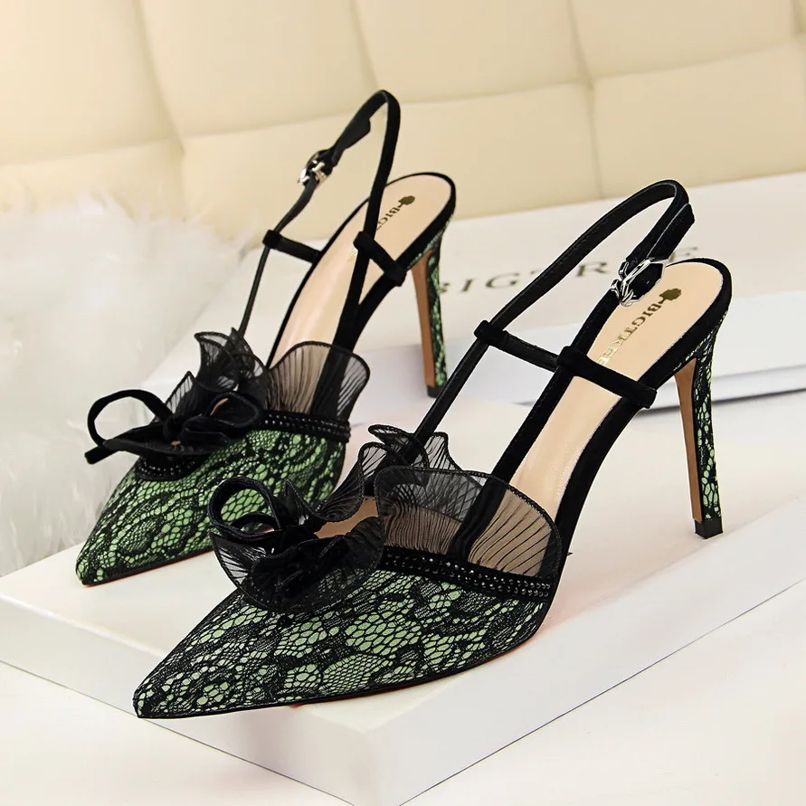 

2023 European and American Women's Fashion, Sexy, Slim Slim Slim Heel High Heel Rhinestone Lace Cut Out Sandals 4404