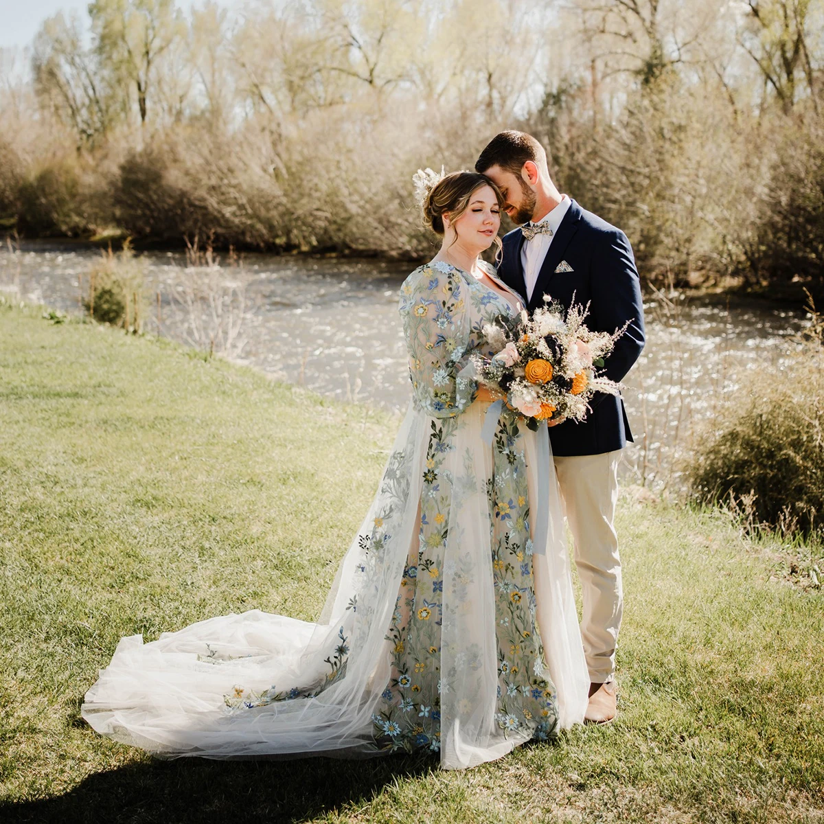 Plus Size Long Bishop Sleeves Green Wedding Dresses Backless Embroidered Blossom Customized Brush
