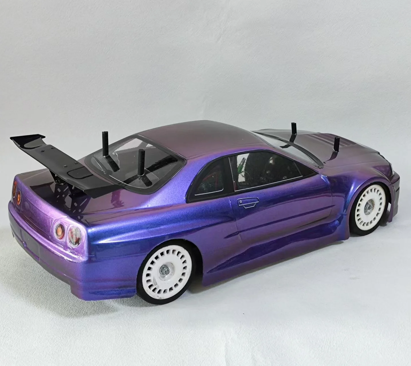 Arrière de la carrosserie voiture RC 1/10 polycarbonate Lexan avec aileron intégré.