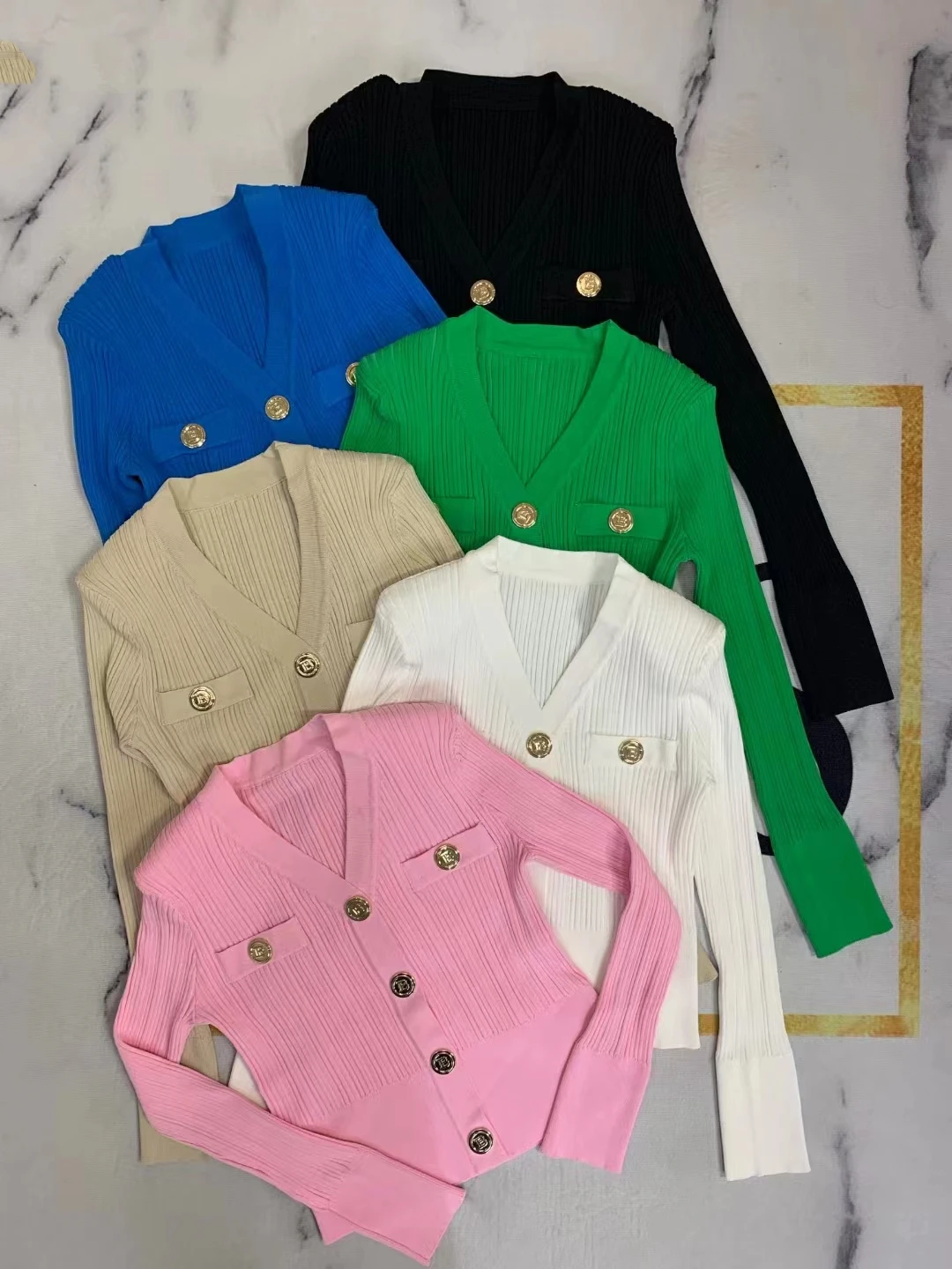 

Женский трикотажный кардиган на пуговицах, с V-образным вырезом и длинным рукавом