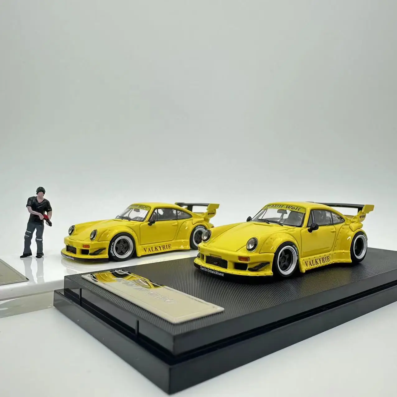 

Звездная модель 1:64 RWB930 GT желтая литая модель автомобиля