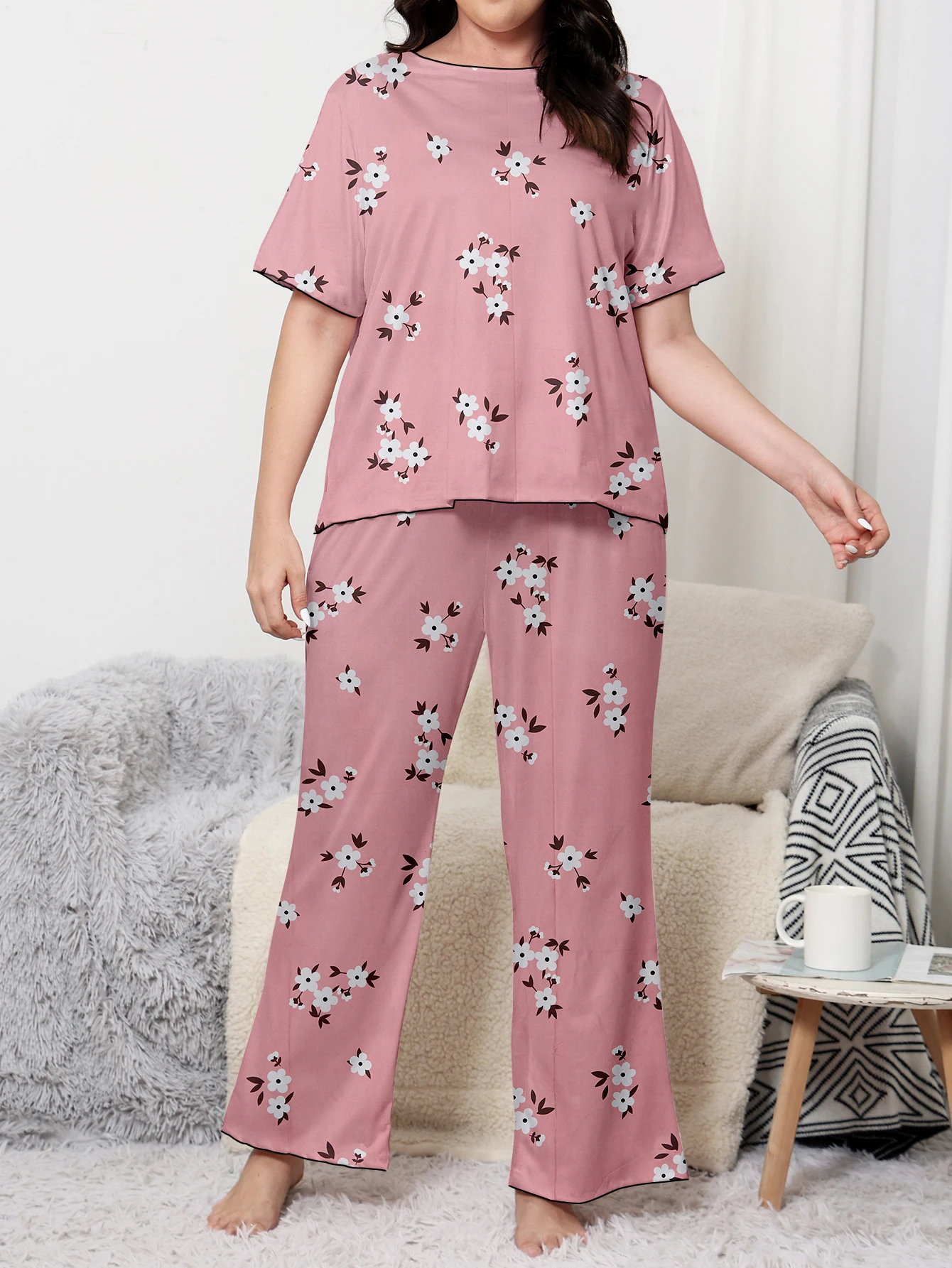 Milk silk material pajamas, home clothes, plus size short sleeved pants set, can be worn externally in sizes 1XL-5XL