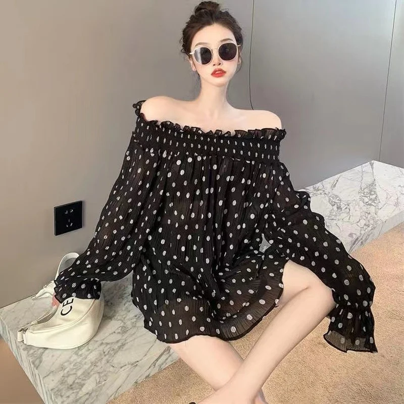 

Модная свободная пикантная блузка в горошек с открытыми плечами и длинными рукавами-фонариками, пуловер, топы, женские повседневные шифоновые рубашки, женские блузки