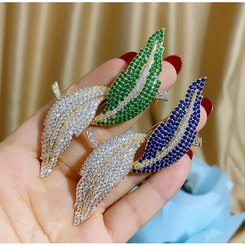 Korea's Elegant Zircon Maple Leaf Brooches Atmosphere Fashion Double Leaf Entanglement Brooch Women Coat Clothing Accessories