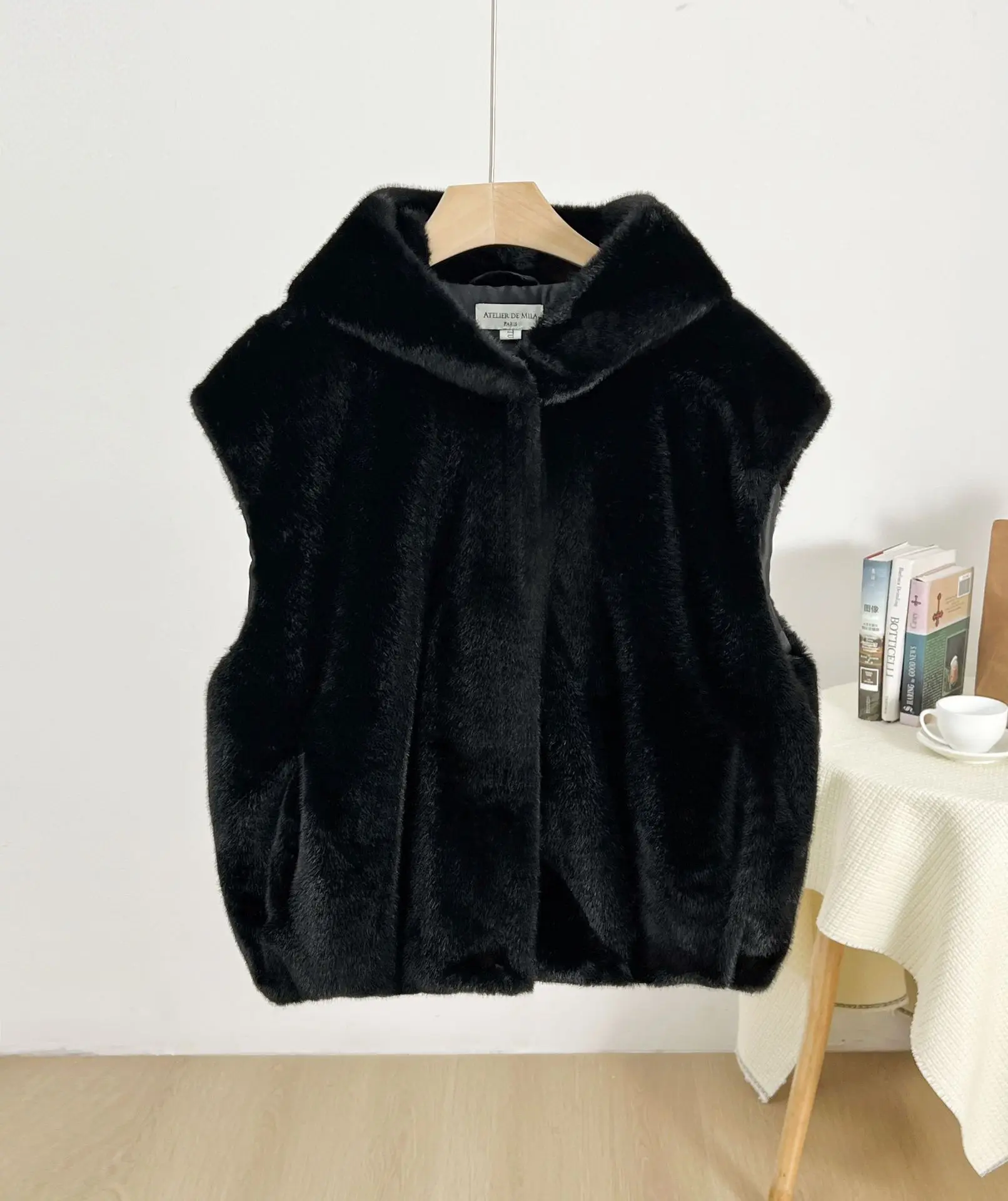 2025 Spring New Fashion Women's Solid Color Elegant Casual Trendy Simple Basic Loose Sleeveless Coats Female Clothes Vests Tops