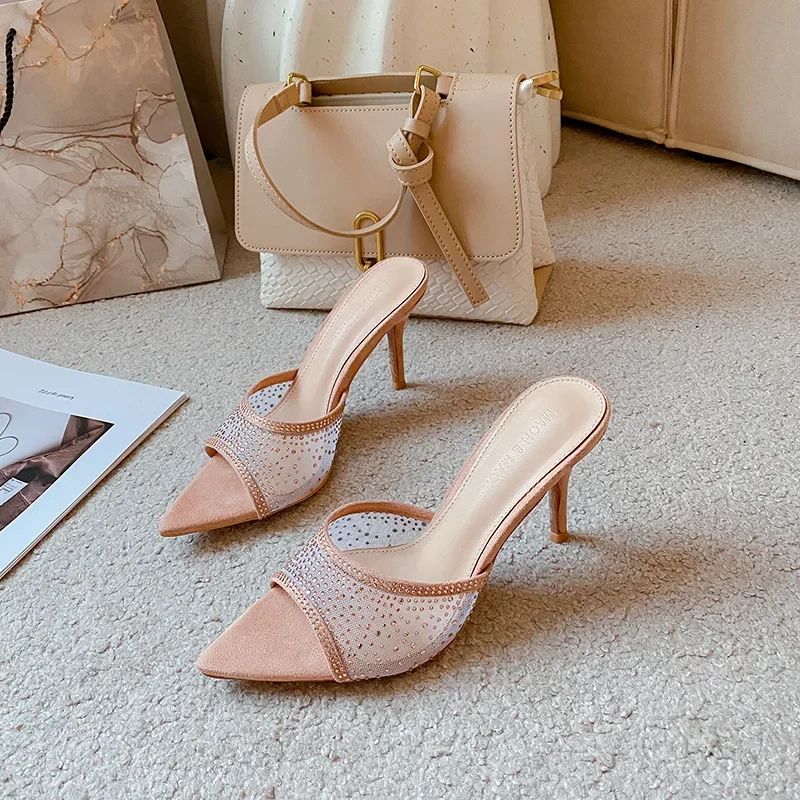 صنادل نسائية بحزام عريض بمقدمة مدببة جديدة 2025 كر...