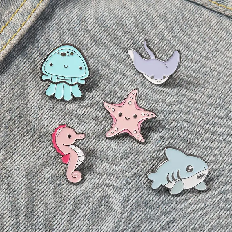 Baby Shark Spille Smaltate Sea Ocean Animal Spille Cute Kawaii Cartoon Bag Hat Spilla Da Bavero Distintivo Regalo Per Ragazza Ragazzi