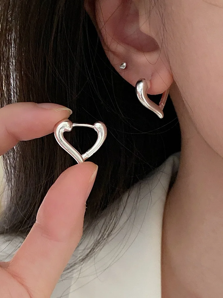 

S925 sterling silver niche design, love earrings, simple and personalized, fashionable peach heart earrings HX2