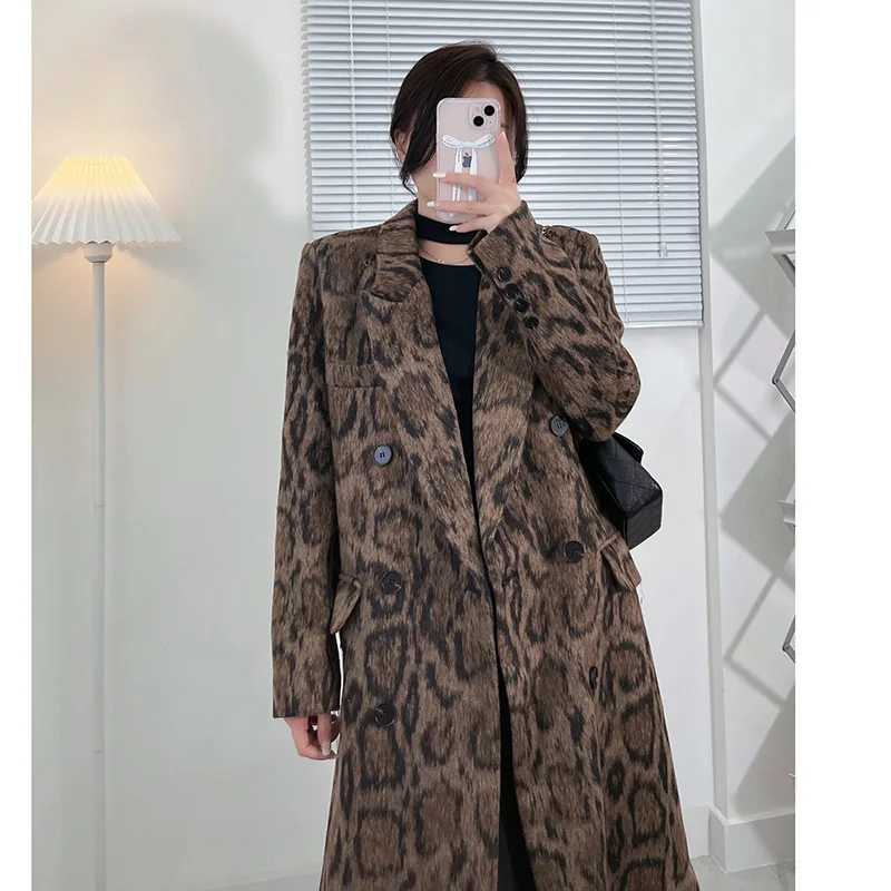 

Коричневое Пальто в стиле Хепберн средней длины с леопардовым принтом для зимы 2023 двубортное длинное шерстяное пальто подиумная Мода