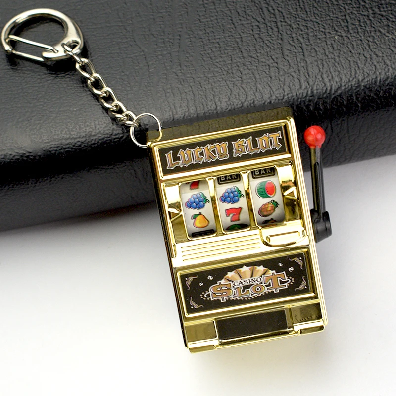 Customize Shake the key chain that can win prizes 777 prize redemption machine toy pendant key chain
