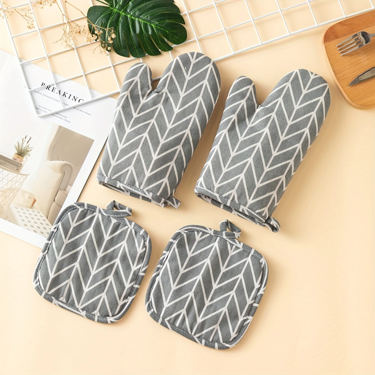 4-Piece Oven Mitts & Heat Insulation Pad Set-Polyester Knit Cooking Gloves With Pot Holder For Baking, Bbq & Kitchen Use