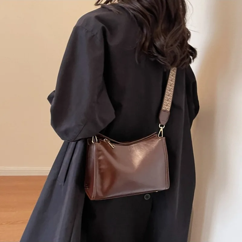 Women's Shoulder Bag Retro Solid Color PU Leather New Large Capacity Crossbody Bag Commute Casual Shopping Classic All-match