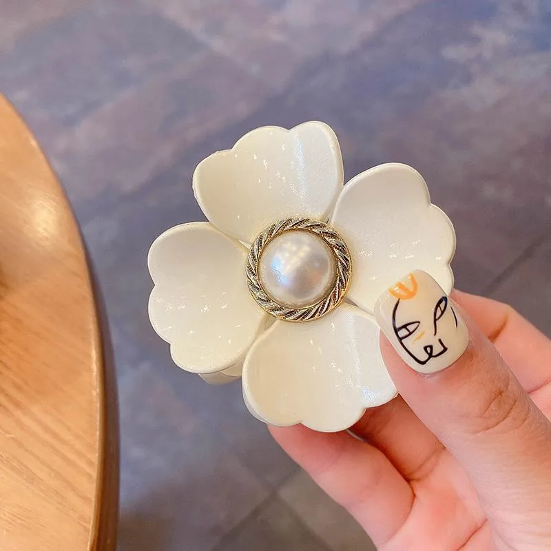 A Flower Hair Claw