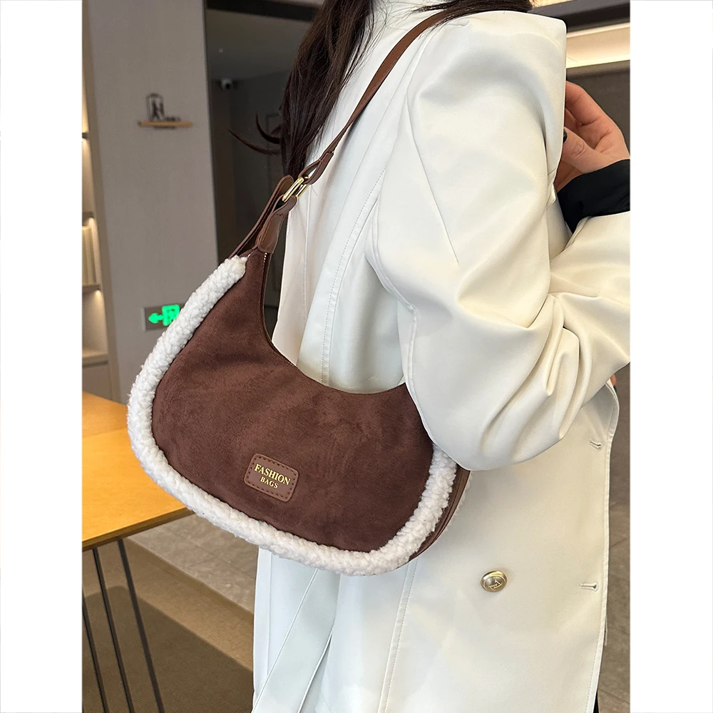 

Retro Women's Lamb Woolen Suede Shoulder Bags 2023 Winter New Trend Plush Patchwork Underarm Pack Designer Ladies Crossbody Bags