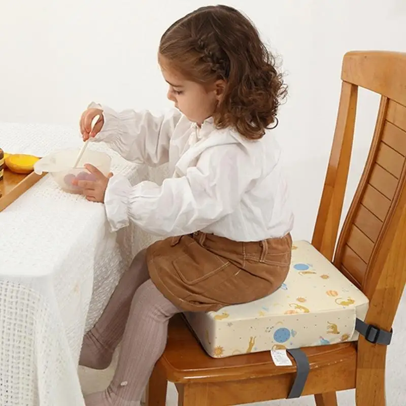 Kinder-Sitzerhöhung, rutschfeste Unterseite, Erhöhungskissen, Kleinkind-Sitzerhöhung mit verstellbaren Sicherheitsschnallen – Detail 9
