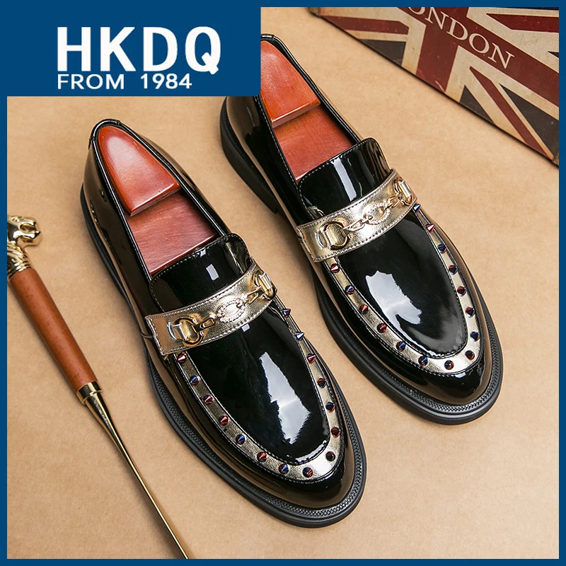 

HKDQ Rivet Glitter Dress Shoes For Men Classic Casual Black Men's Social Shoe Fashion Elegant Slip-on Man Patent Leather Shoes
