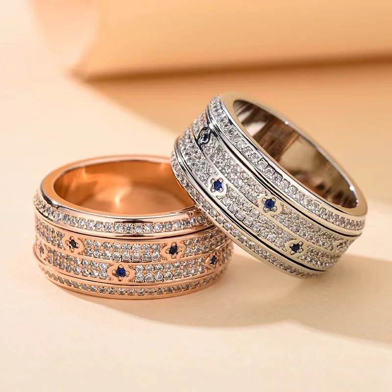 

Luck turns for couples Four-leaf Clover rotating ring for men and women studded with diamonds full of stars rotating ring