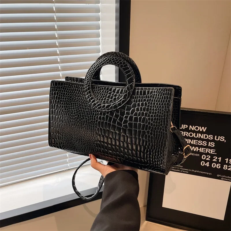 Crocodile Pattern Casual Handheld Women's Crossbody Bag New Large Capacity Shoulder Bag Commuter Retro Diagonal Shoulder Bag