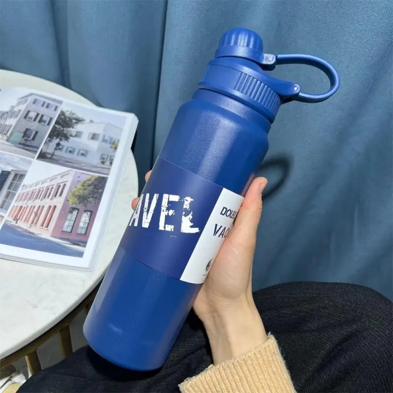 MIRA Botella de boca ancha aislada al vacío de acero inoxidable para agua.  El termo interior mantiene el agua fría durante 24 horas, caliente durante