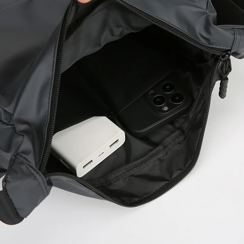 Men's crossbody bag - large capacity, with adjustable shoulder straps, zipper closure, sturdy structure, classic style