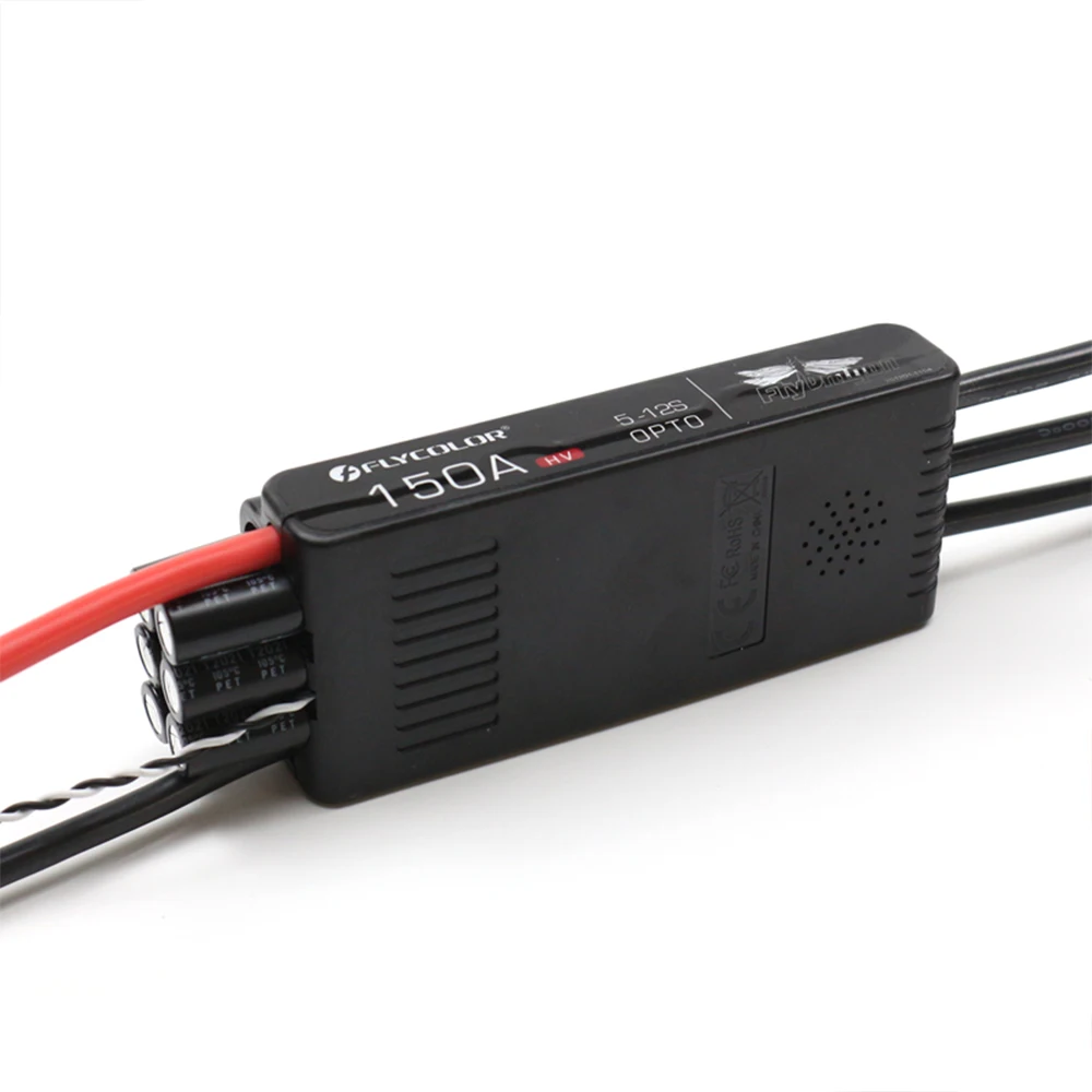Contrôleur ESC Brushless 150A programmable installé dans un châssis de voiture RC, prêt à l'emploi.