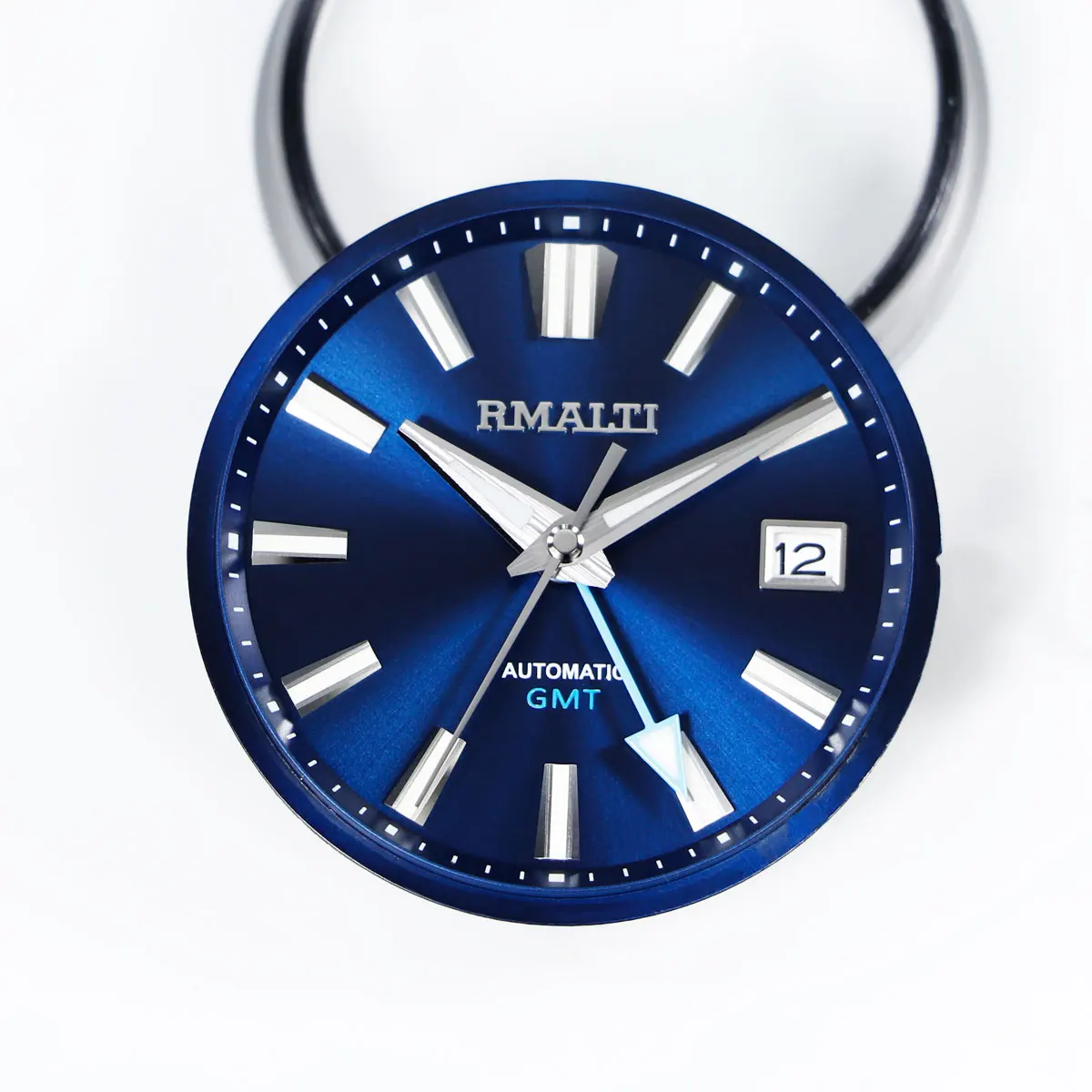 The dial can be customized with LOGO.