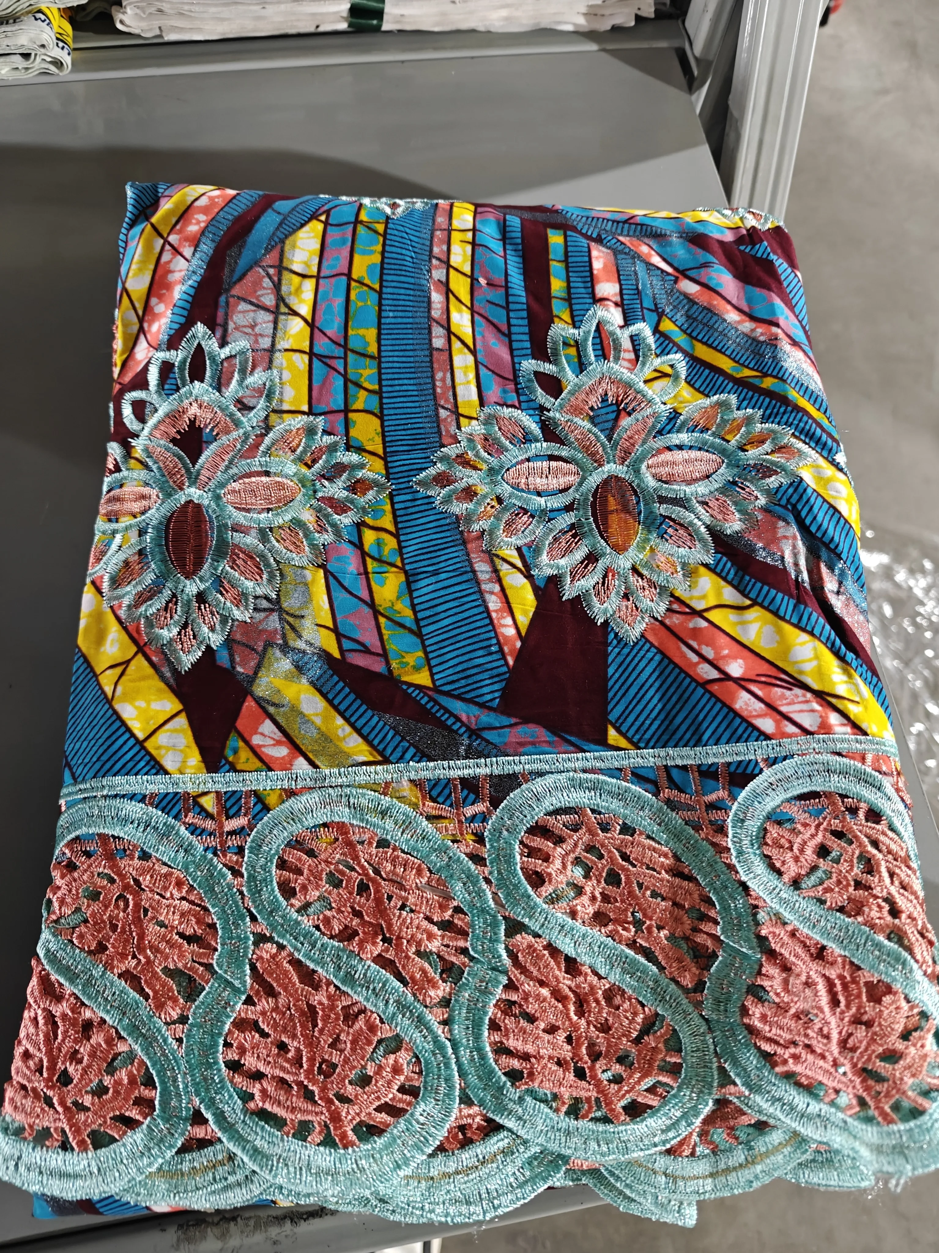 

Wholesales custom print Ankara cotton fabric flowers print embroidery fabric cotton stock fabric african print and wax 5 Yards