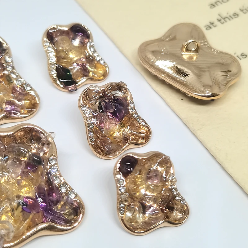 Luxus Lila Stein Perlen Dekor Tasten Von Kleidung Gold Strass Mode Hohe Qualität Einzigartige Design Metall Taste Nähen DIY – Detail 4