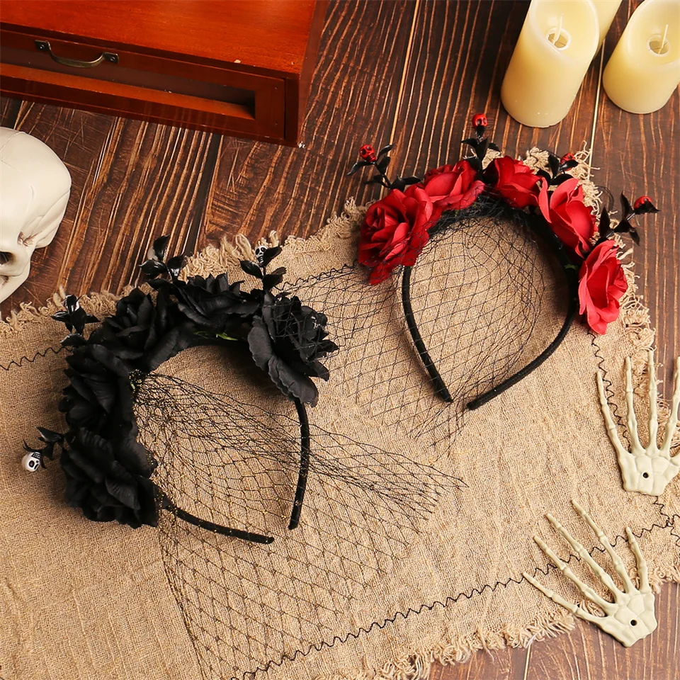 Ragazza carina in costume messicano con una piccola charra | Vettore