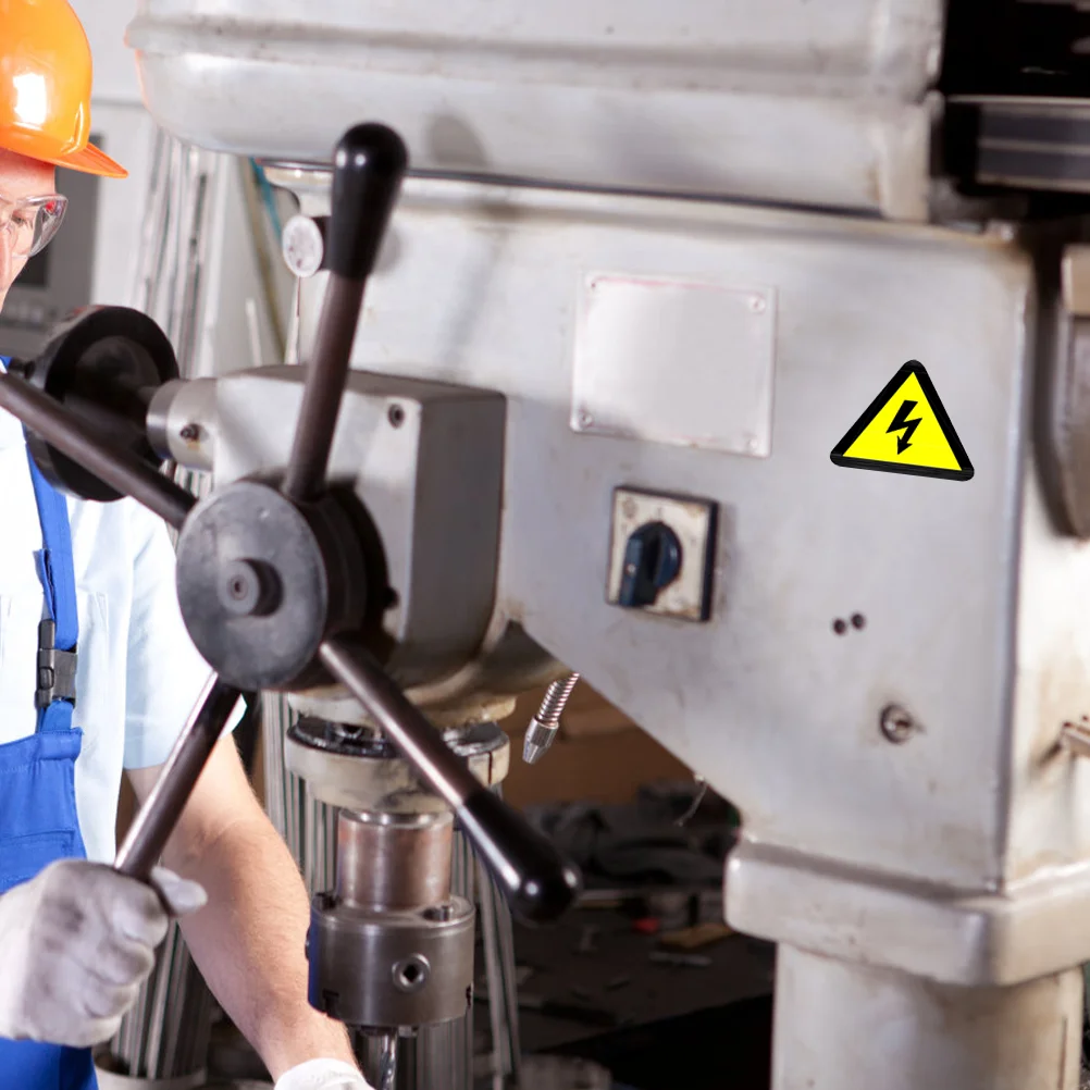 Рисунок 4 - Наклейки с логотипом на клейкой