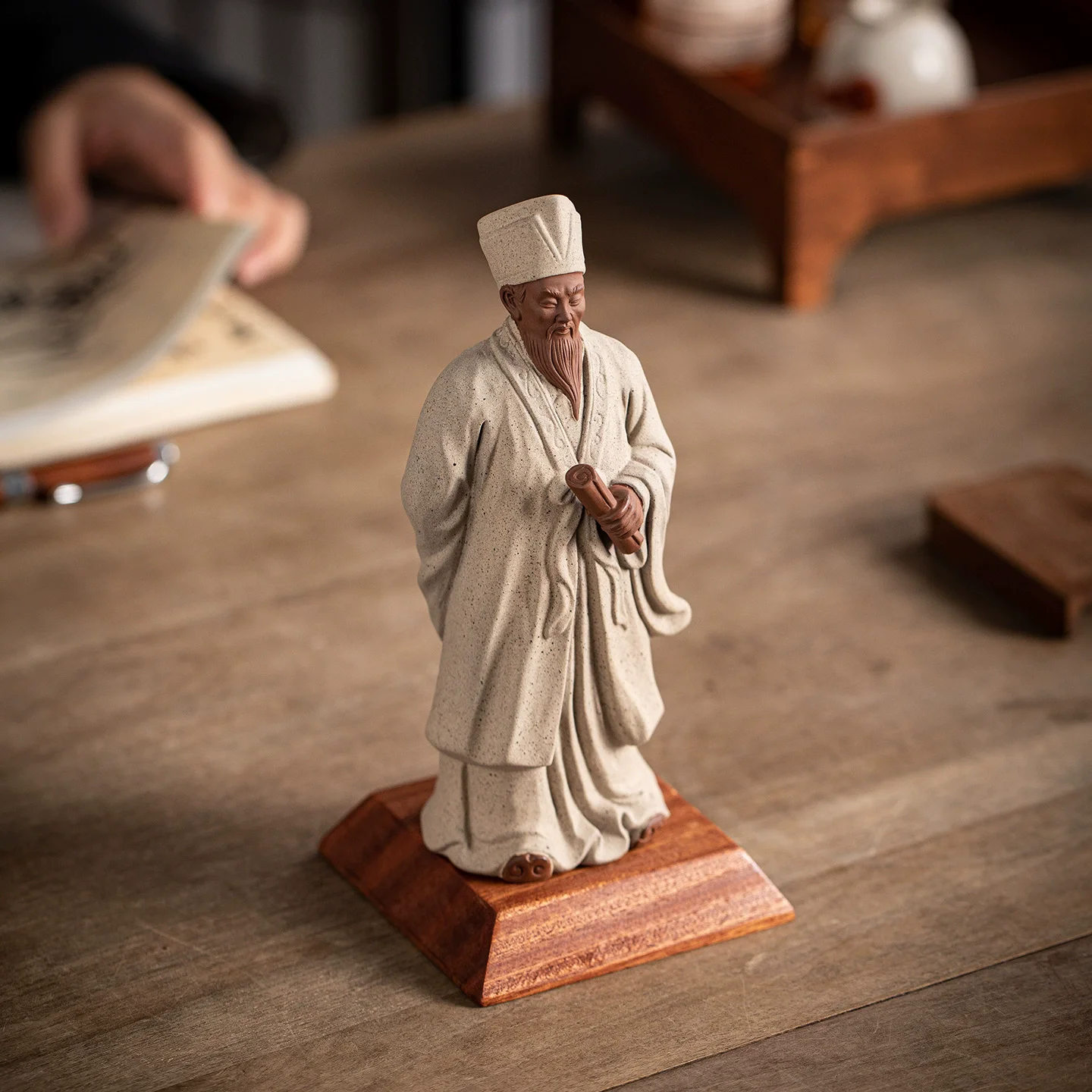 Wang Yangming Ceramic Statue, Chinese Philosopher Sculpture of Unity of Knowledge & Action, Zen Study Desk Decor for Home Entran