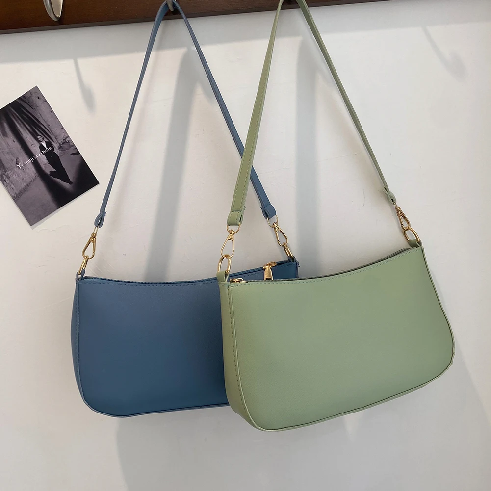 Vue latérale du sac à main de mode pour femmes