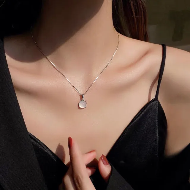 New Luxury White Round Moonstone Pendant Necklaces Women Fashion Jewelry Choker Clavicle Chain Short Charm Necklace 1