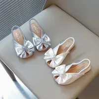 Sandales d'été pour filles, bout ouvert, bande élastique, argent, Beige, curseurs pour enfants, nœud papillon, gracieux, flexible, tendance, chaussures plates pour enfants, nouvelle collection 2