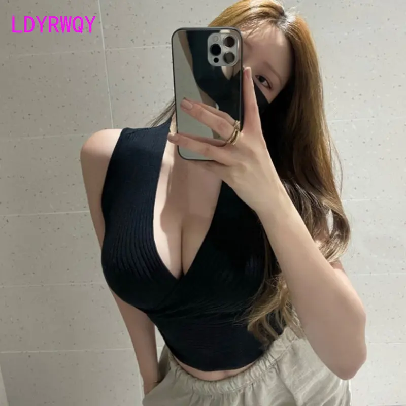 

2023 Summer New Slim Fit Sexy Cross V-Neck Show Breast Large Feminine Versatile Knitted Tank Top