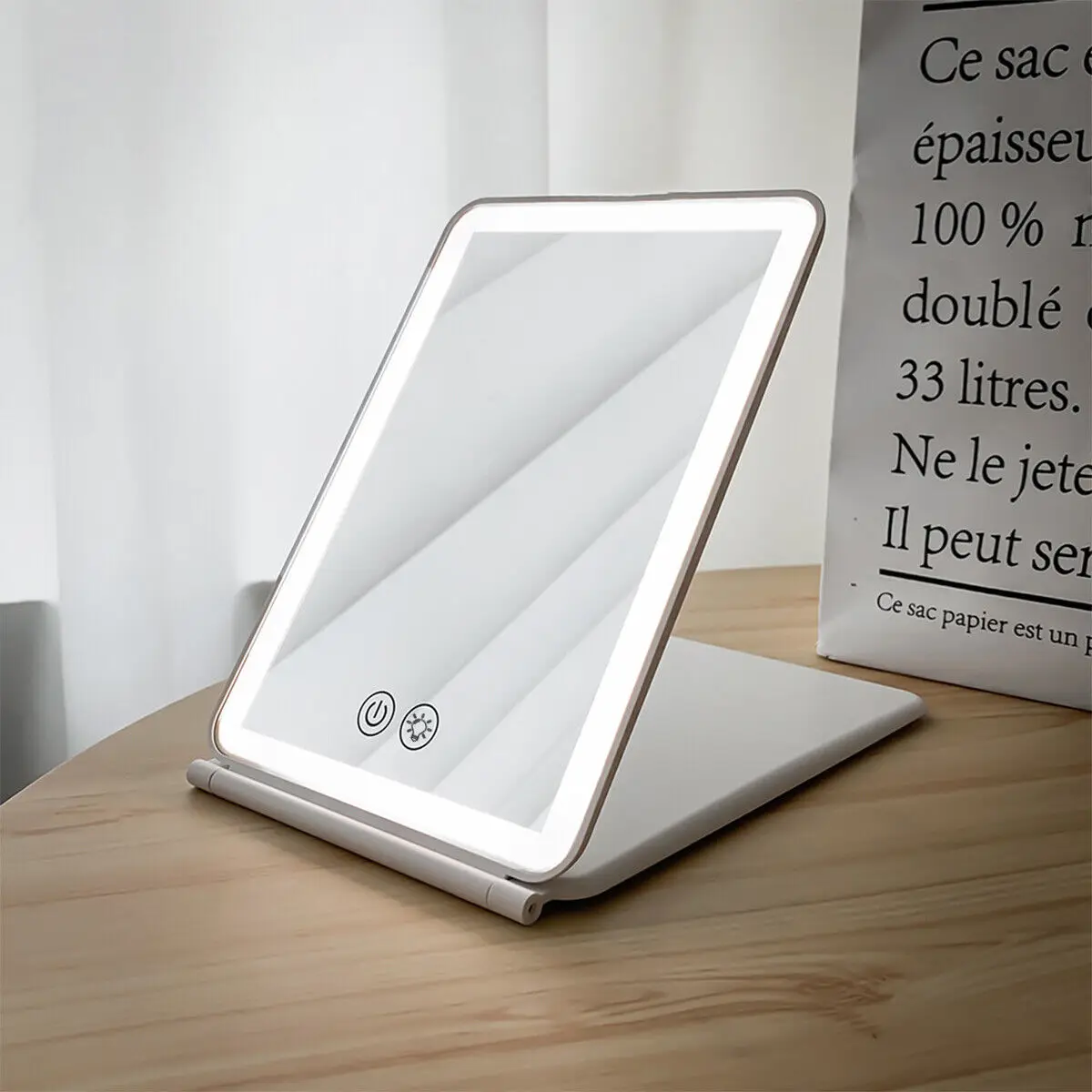 LED 메이크업 거울 접이식 여행 거울, 조명 터치 스크린, 3 가지 색상 조명 모드, USB 충전식 화장품 도구
