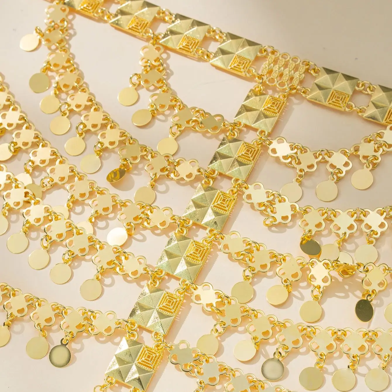 غطاء رأس ذهبي بسلاسل متدلية – إكسسوار شعر شرقي فاخ...