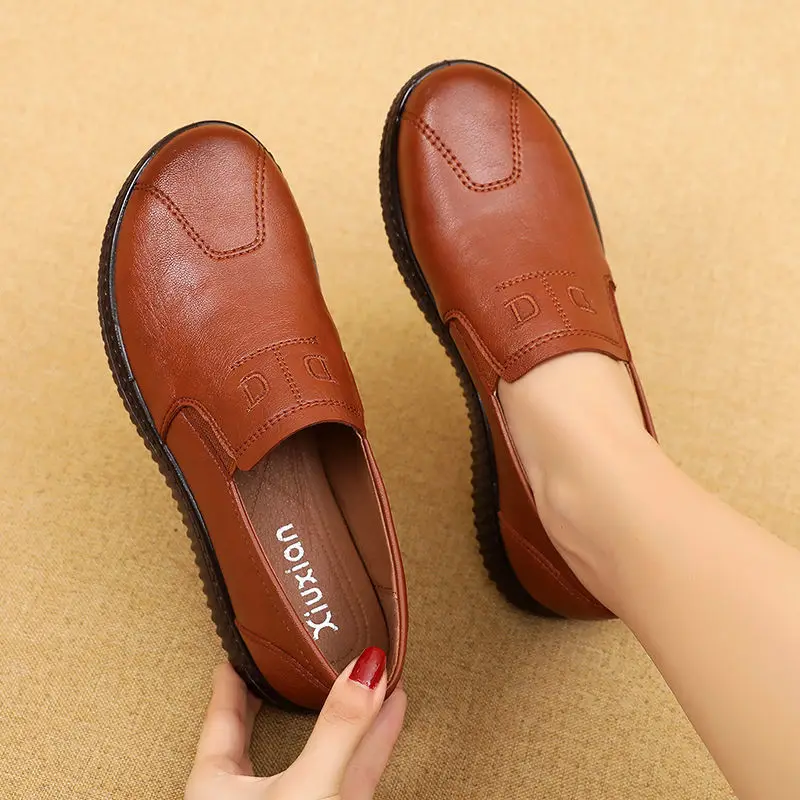 Mom Leather Shoes for Woman Comfortable Spring Summer Black Loafer Shoes Mother Ladies Soft Sole Lazy Flats Shoes 5