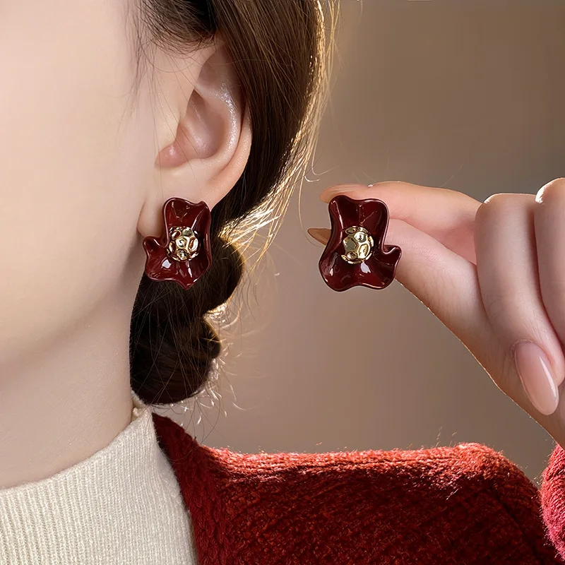 Irregular Petals Red Color Flowers Stud Earrings for Women Exquisite Simple Fashion Sweet Personality Temperament Jewelry