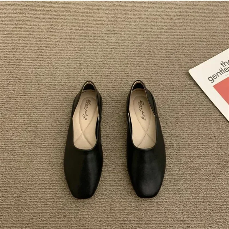 Shallow cut flat bottomed comfortable work shoes for women