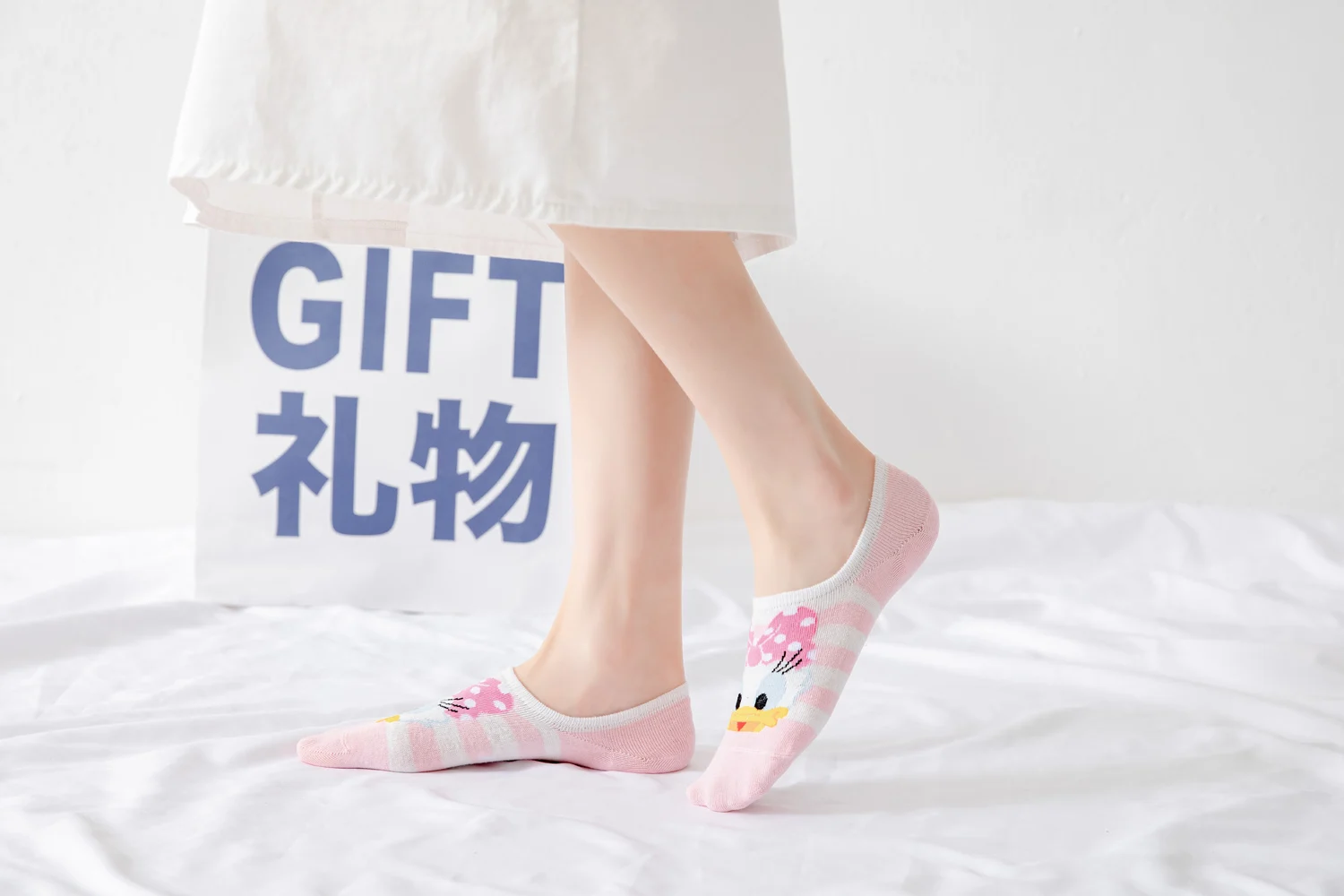 5 pairs Hot sale Cartoon Kawaii woman sock Mickey Minnie Donald winnie Daisy cotton girl slipper sock Funny invisible ankle sock