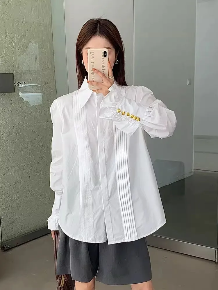 

Retro Lapel Shirt, Women'S Spring And Autumn Design, Unique Ruffle Edge, Gold Buckle Loose Long Sleeved Shirt