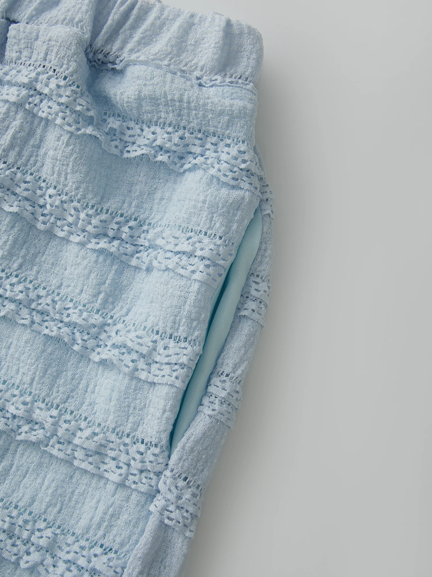 Women s Stylish 2 Piece Set with Short Sleeve Textured Ruffle Lace Tops and Matching Shorts for Casual Streetwear Fashion