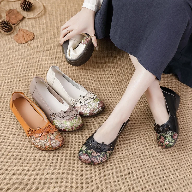 

Spring New Top Layer Cowhide Flat Bottomed Low Heeled Women's Shoes, Ethnic Floral Leather Casual Women's Shoes Elderly Mom Shoe