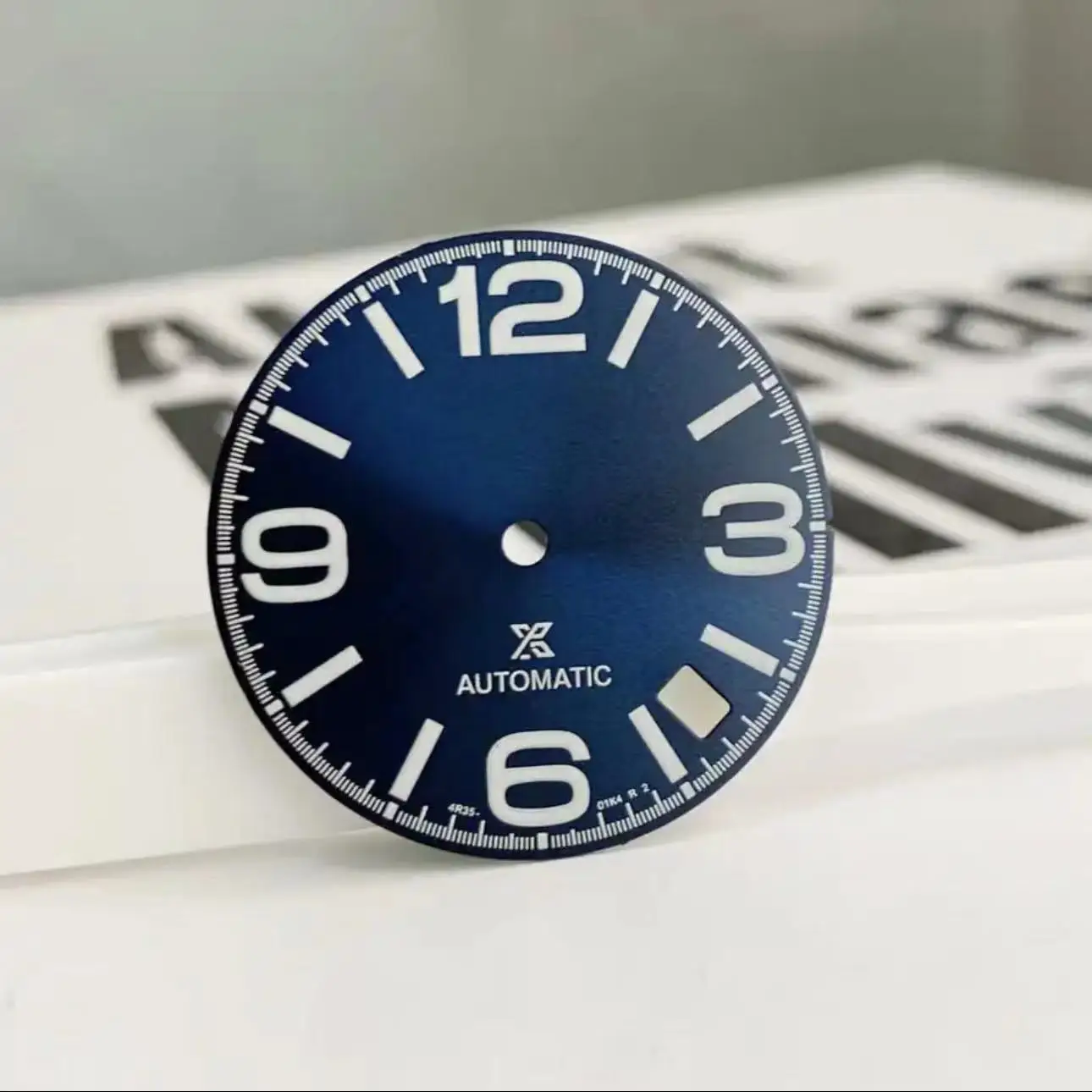아름다운 녹색 3.8 숫자 싱글 캘린더 다이얼, NH35 자동 기계식, 29mm 다이얼, 강한 빛과 S 로고, 28.5mm