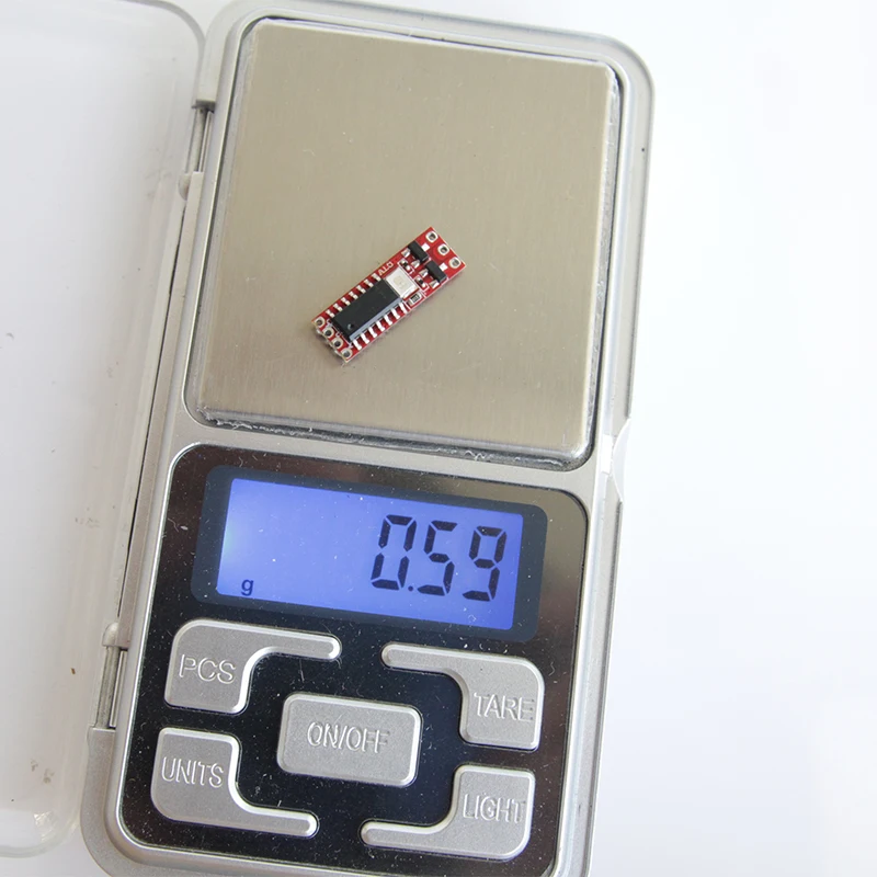 Quatre micro moteurs ESC 6A pour voiture RC emballés dans un sachet antistatique