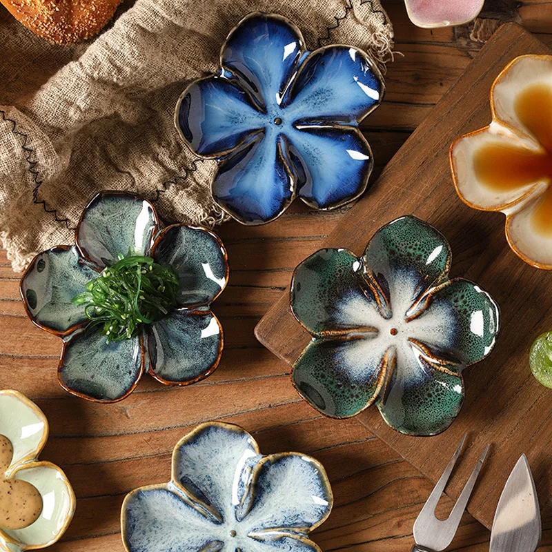 Ceramic Petal-shaped Plate Used for Seasoning and Sauces, Lightweight and Portable Suitable for Kitchen and Dining Room Use