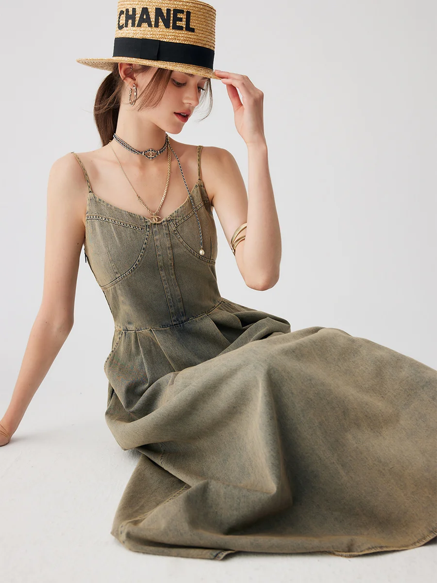 

Denim suspender dress for women in the spring of 2023, take a high-grade sexy waist A-shaped dress.