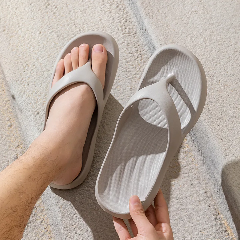 Trendy Men's Flip Flops Fashionable Colors & Non-Slip Soft Sole for Men Lightweight Slippers Couple Leisure Beach Shoes