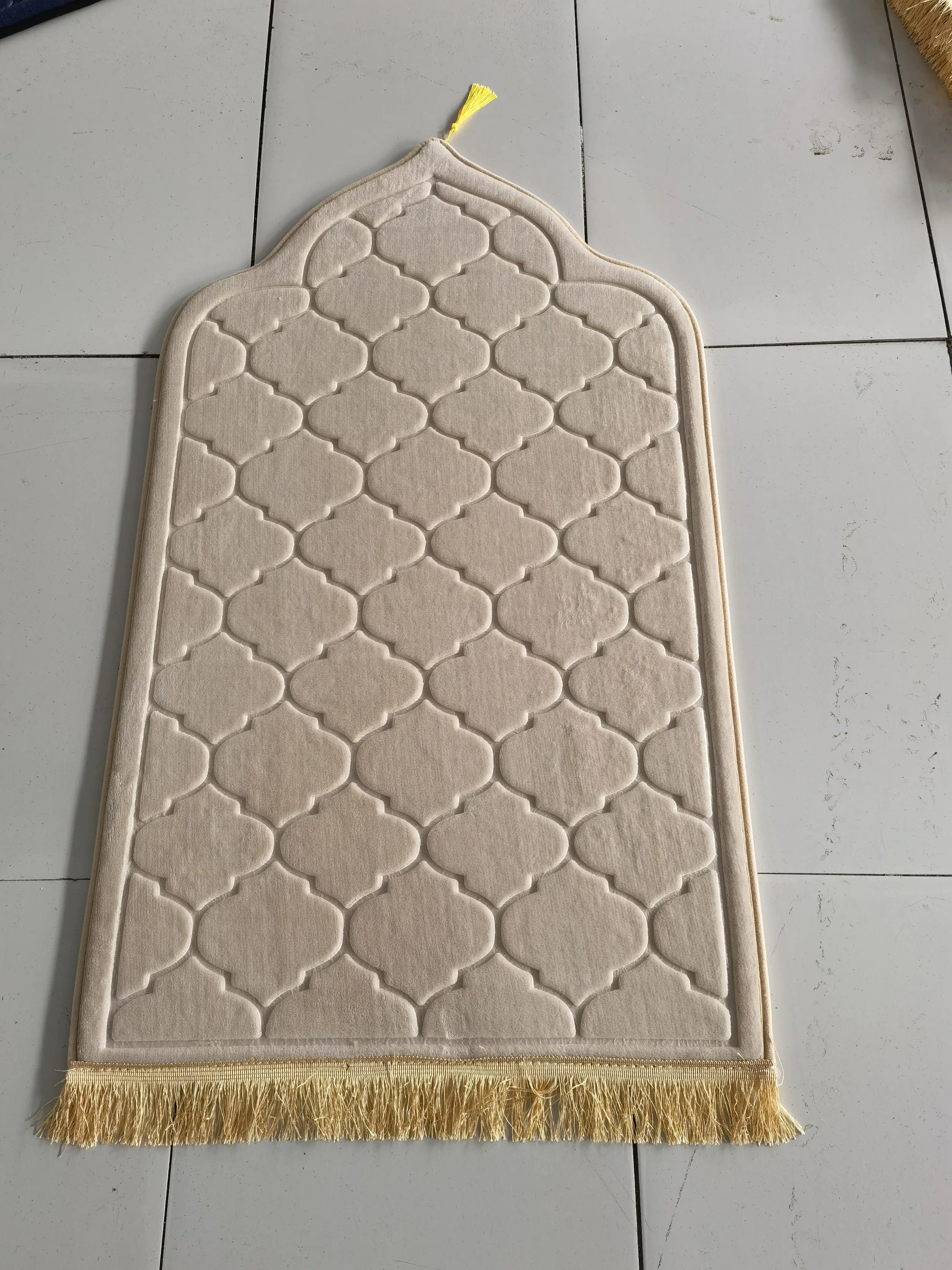 Prayer Mat for Muslim Ramadan Flannel Carpet Worship Kneel Embossing Floor Carpets Non slip Soft Portable